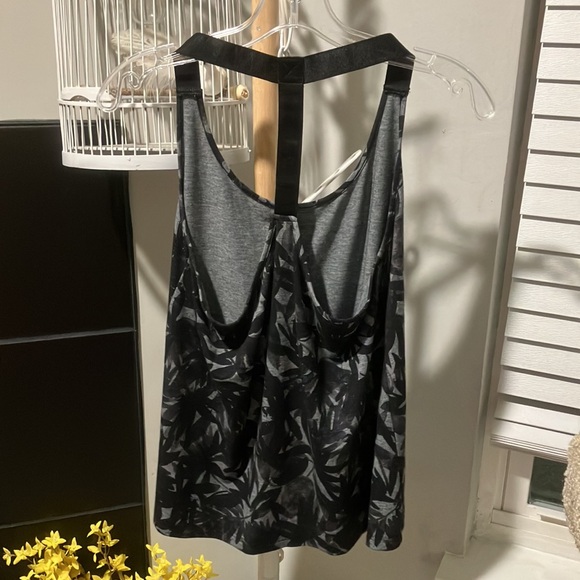 Patterned Tank Top - Picture 5 of 9